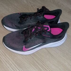 Nike Zoom winflo 7. Size 9.5